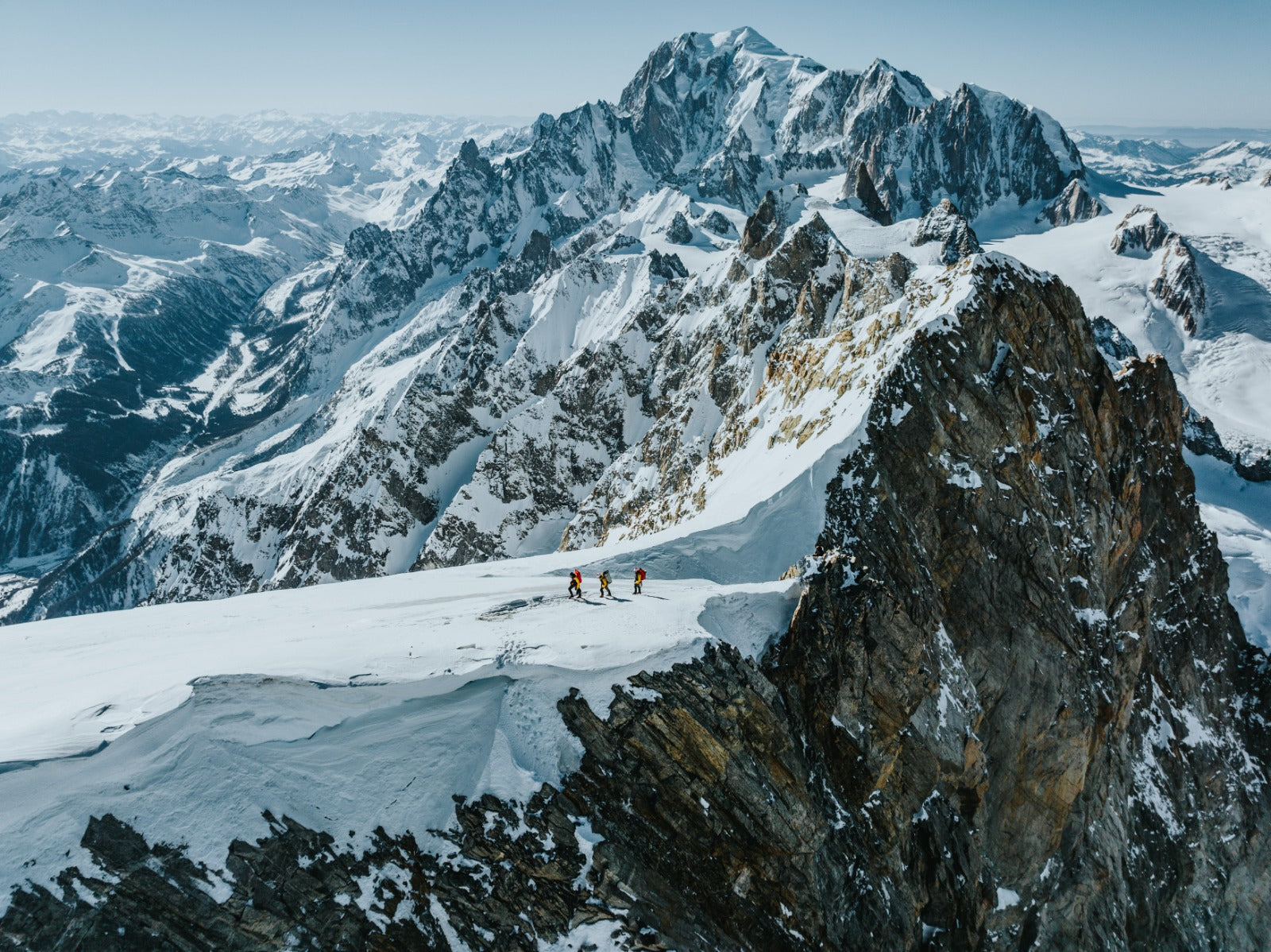 ascension-réussie-directissime-pointe-walker-grandes-jorassess-blog-cooknrun-CHARLES-DUBOULOZ-CLOVIS-PAULIN-SYMON-WELFRINGER