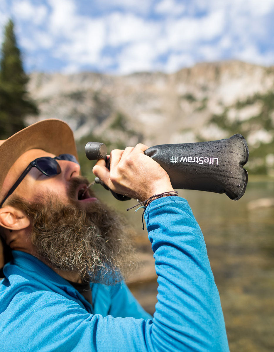 LifeStraw-Peak-1L_Anthracite-Gray_Lifestyle-Camping-Drinking_Adam-Barker_01_1300x_5252793f-8f0a-4241-9ab0-a3f17b367bcb.jpg